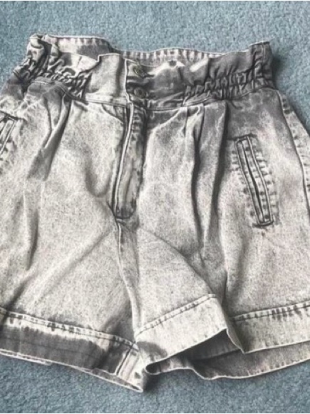 High-Waist Denim Shorts - Light Gray Wash